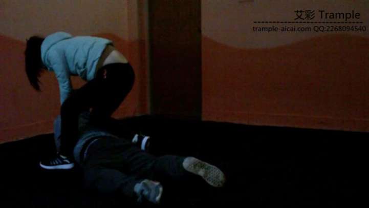 女子大生防狼术演练