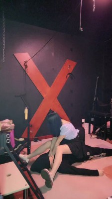 【萝莉刑】全体重踩踏+窒息 bf23036