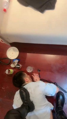 【桃幼幼】长靴S踩踏宠物狗罐头喂食【续集】 bf23134