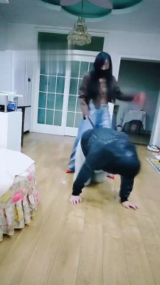 【柒柒女王】大学生狗爬过来求虐 bf19493