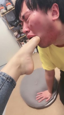 【鹿梦兮】脚奴的下贱生活 bf23024