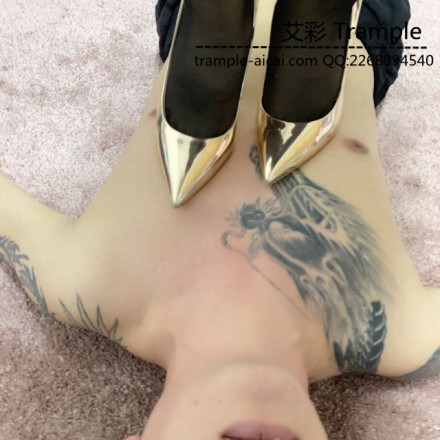 【VIVI】内裤塞嘴高跟鞋全体重残忍踩踏_HD绳艺资源