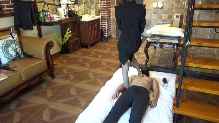 70斤海拉女神全体重踩踏调教 YC-220321-3