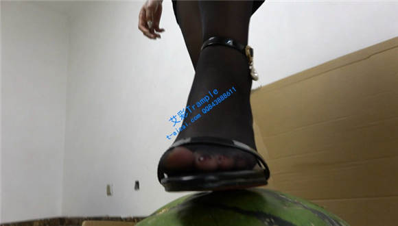 【冷柔】高跟鞋跟踩烂大西瓜