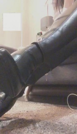 【VIVI】皮靴肉丝高跟下的狗畜牲