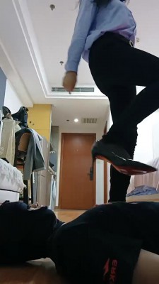 【米小唐】脚底下的下贱货 bf19854