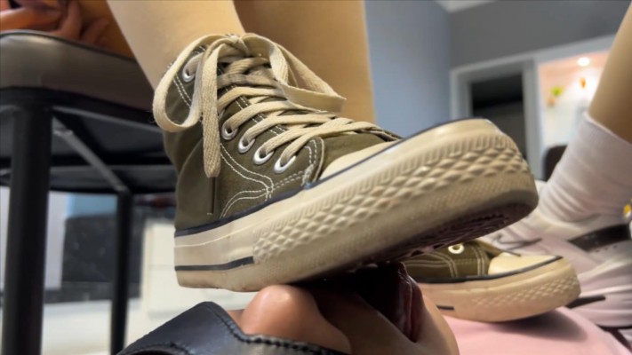 【猫猫大人】小m的第一次 强迫舔鞋底 YC-211027-2