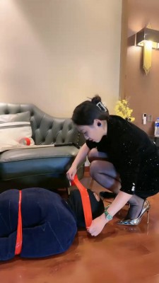 【鑫儿教头】高跟黑丝全体重踩踏 bf19423