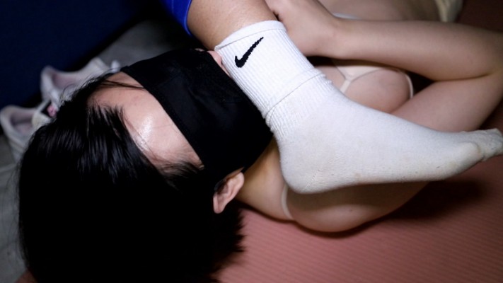 【惑心】女奴给新来的女主闻臭袜舔臭脚