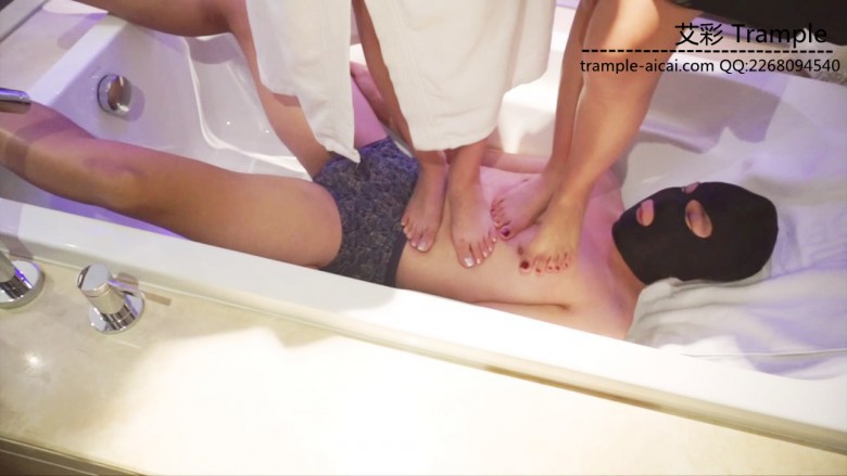 歆玥洛芸双s暴力踩踏毯子