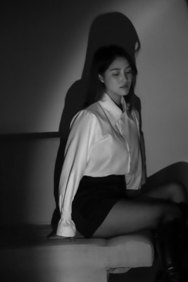 【黑丝诱惑】素女沐沐首次原味长筒靴踩踏耳光调教 YC-220415-6