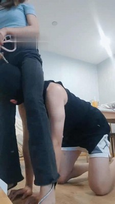 【言笑】调教大学生踢裆 bf15616