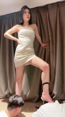 【简一】凉高跟挑战玩双奴 bf19776