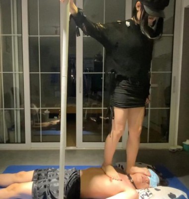 新开发精神小妹辱骂俏皮凌辱【萝莉酱】真实校园太妹跳踩舔脚语言羞辱 YC-220820-4