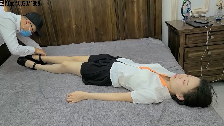 一往情深 潜入被俘的女孩