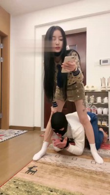 【奈奈生】惩罚偷闻袜子的家奴 bf22008