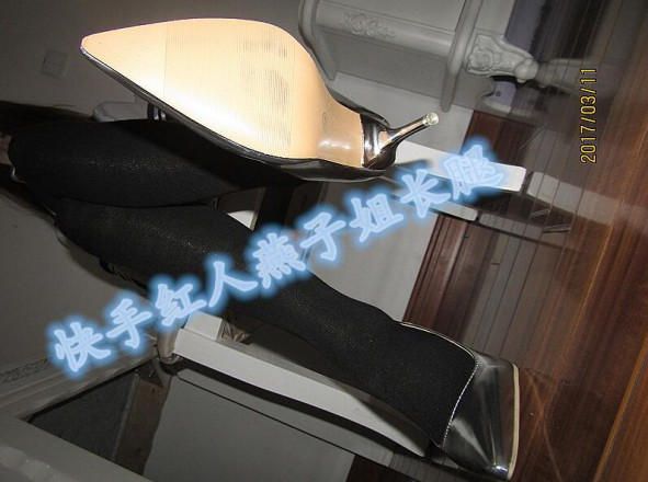 【快手红人】银白色高跟屠杀脚奴_HD绳艺资源