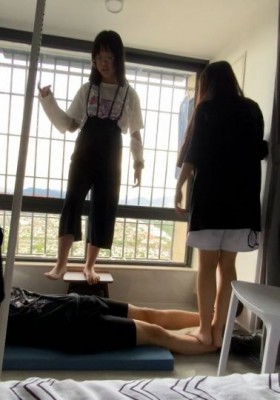 四小主第一次的踩踏体验