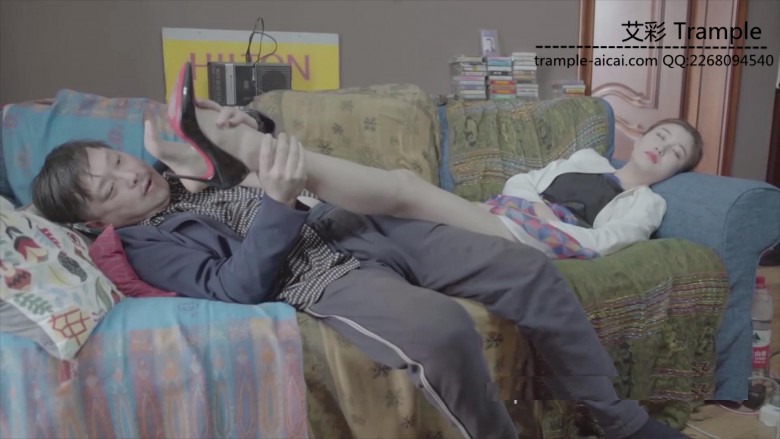 两个女同事的美脚