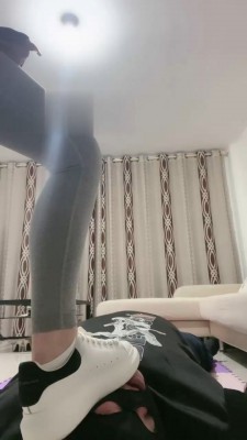 【汐妍大人】御姐女神耳光/踩踏/舔鞋 bf22175