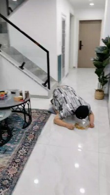 【辣姐】圈养狗奴伺候吃饭/喂食 bf23161