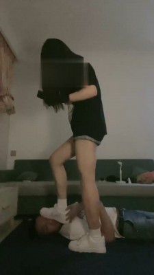 【琳琳】艺术奴舔小白鞋白袜 bf17520_HD绳艺资源