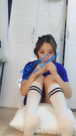 然然女神直播秀，裸脚长白袜凉鞋高跟鞋应有尽有