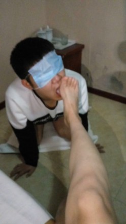 女主脚深喉贱狗