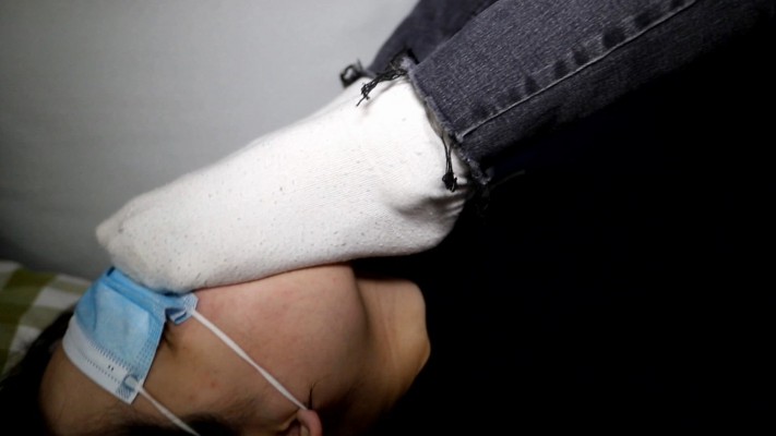 【惑心】牛仔裤坐脸臭白袜窒息