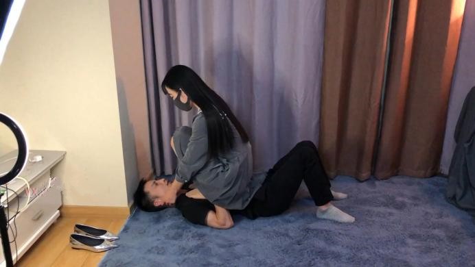 Kitty女王首调の丝足爆踩地毯