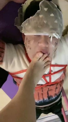 【嘉文S】花式捆绑耳光鞭打羞辱 bf22328