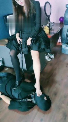 【褒姒女王】办公室狂虐下贱员工 bf18520