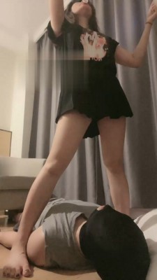 【悠悠大魔王】御姐范-提档200下+舔脚口水耳光 bf17680