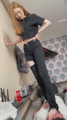 【二宝】素人车模全体重踩踏首调 bf11983