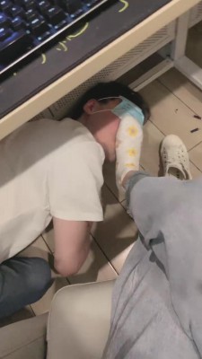 【宝爷】网吧公开让狗伺候 bf15135_HD绳艺资源