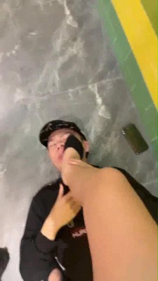 【狗哥】美女现场残忍处S偷窥狂 bf12179