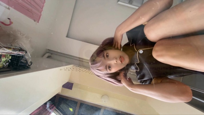 【芊芊】POV脏袜裸足踩脸