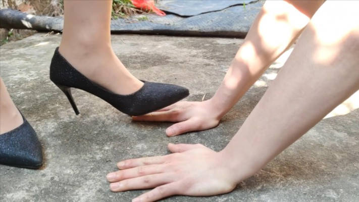 鱼爹户外踩胸和手，无视废物出血破皮_HD绳艺资源