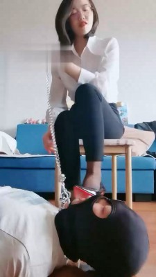 【晴雨大大】高跟黑丝踩地毯 bf19442