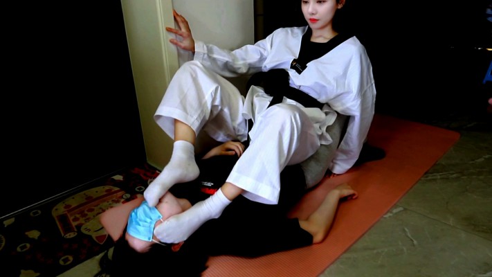 【惑心】跆拳道原味白袜虐女奴