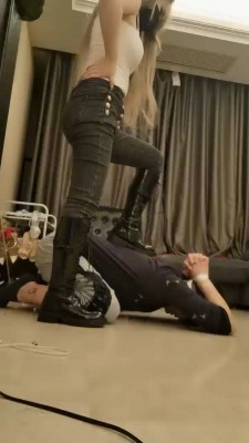 【文文文】长靴S超暴力踢踹 bf21574