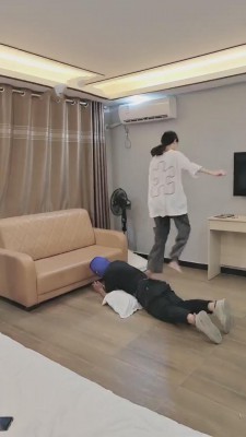 【德意男神】两素人学生S暴力踢踹狗【完整版】 bf11854