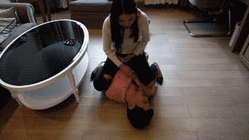 洛芸狂扇家务奴耳光_HD绳艺资源