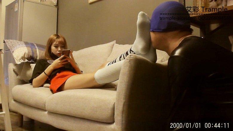 高档酒吧戏弄脚奴