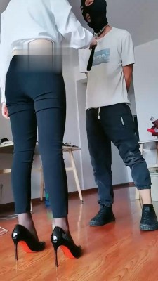 【晴雨大大】高跟黑丝踩地毯 bf19442