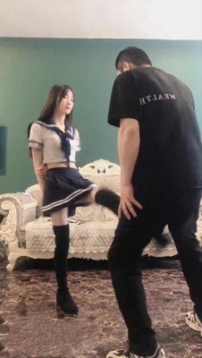 【初柒】精品!双太妹卵弹终结者!千次踢裆!裸足棉袜皮靴狠狠羞辱超长版!YC-220610-2