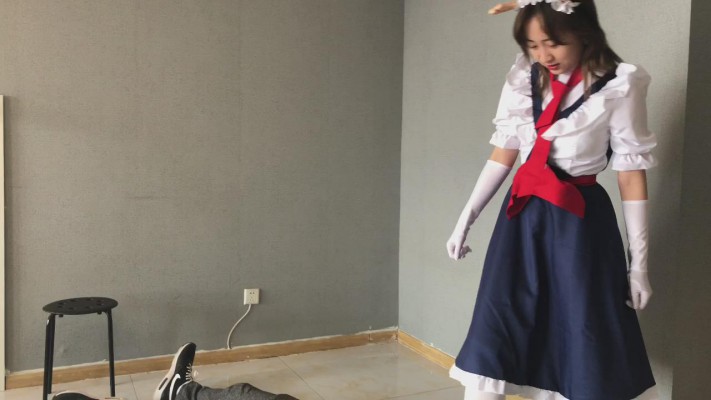 洛丽塔美女踩踏调教 YC-220309-4