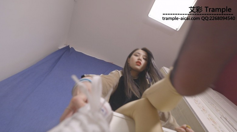 安乔第一视角老师羞辱玩弄