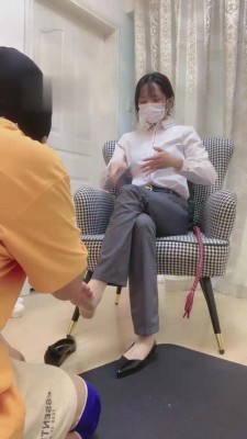 【暴力美学】学姐肉丝脚抽肥猪狗 bf11770