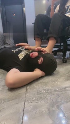 【精神小妹】欣素人尝试踩/深喉 bf15533